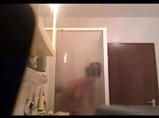 Подглядывание по скрытой камере за немецкой парой трахающейся в ванной